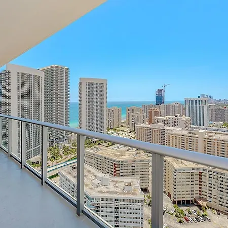 Luxury With Stunning View, Balcony, Amazing Pools Apartment